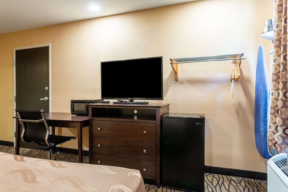 Quality Inn Lees Summit - Kansas City photo 3