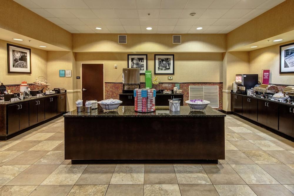 Hampton Inn Jacksonville-Anniston Area photo 46