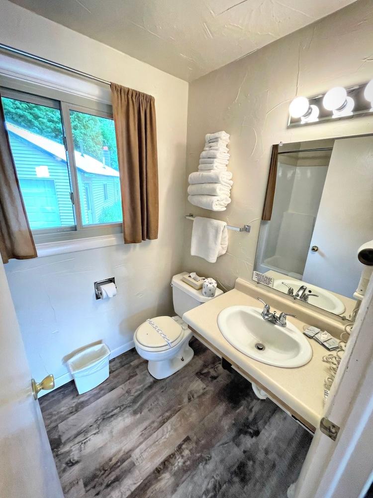 Alger Falls Motel photo 10