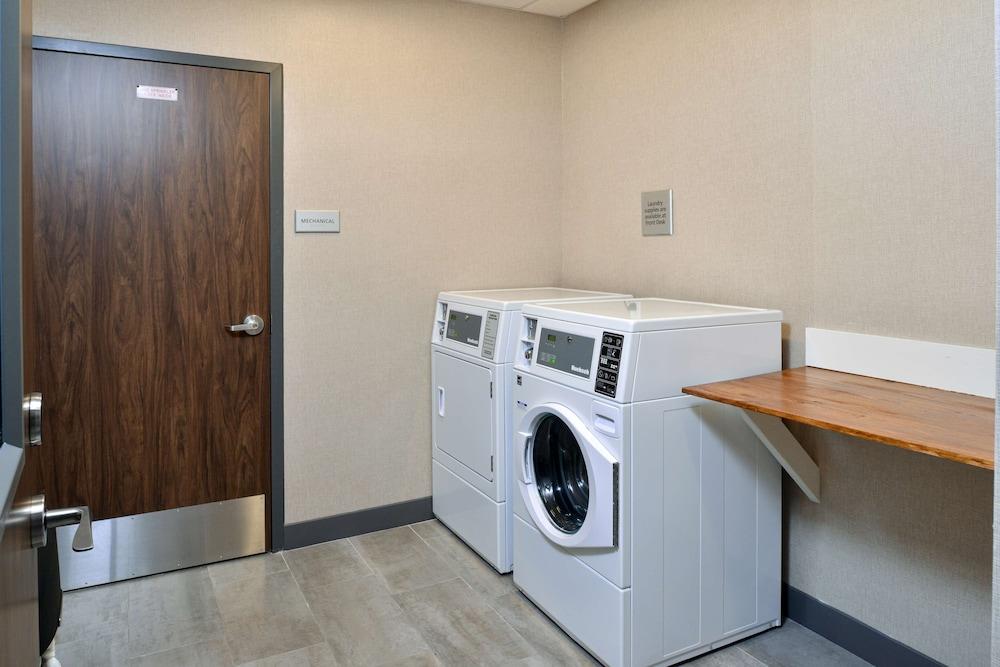 Hampton Inn & Suites Adrian photo 42