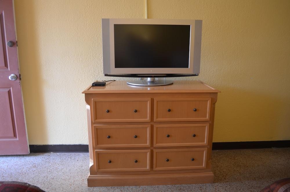 Economy Lodge photo 11