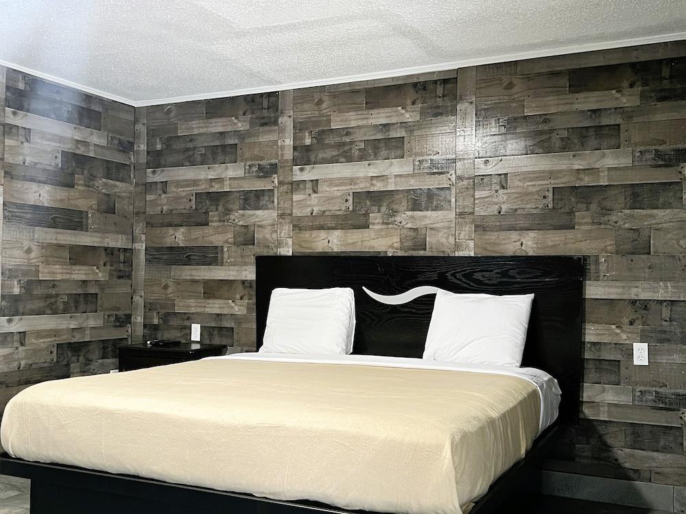 BEVERLY MOTEL photo 2