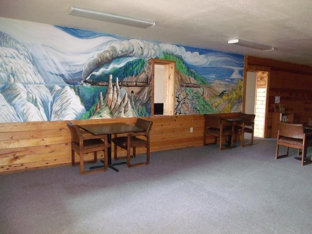 Narrow Gauge Railroad Inn photo 11
