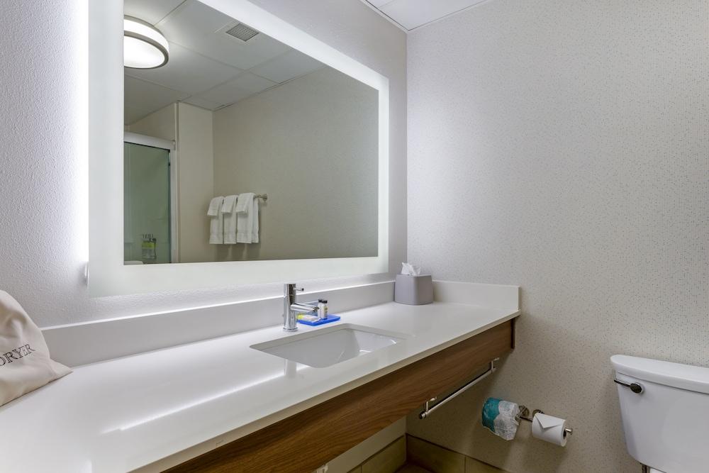Holiday Inn Express Hotel & Suites Harrison by IHG photo 7