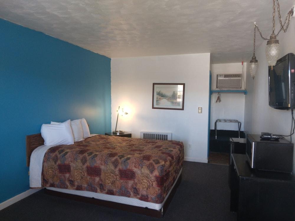 Capri Motel photo 27