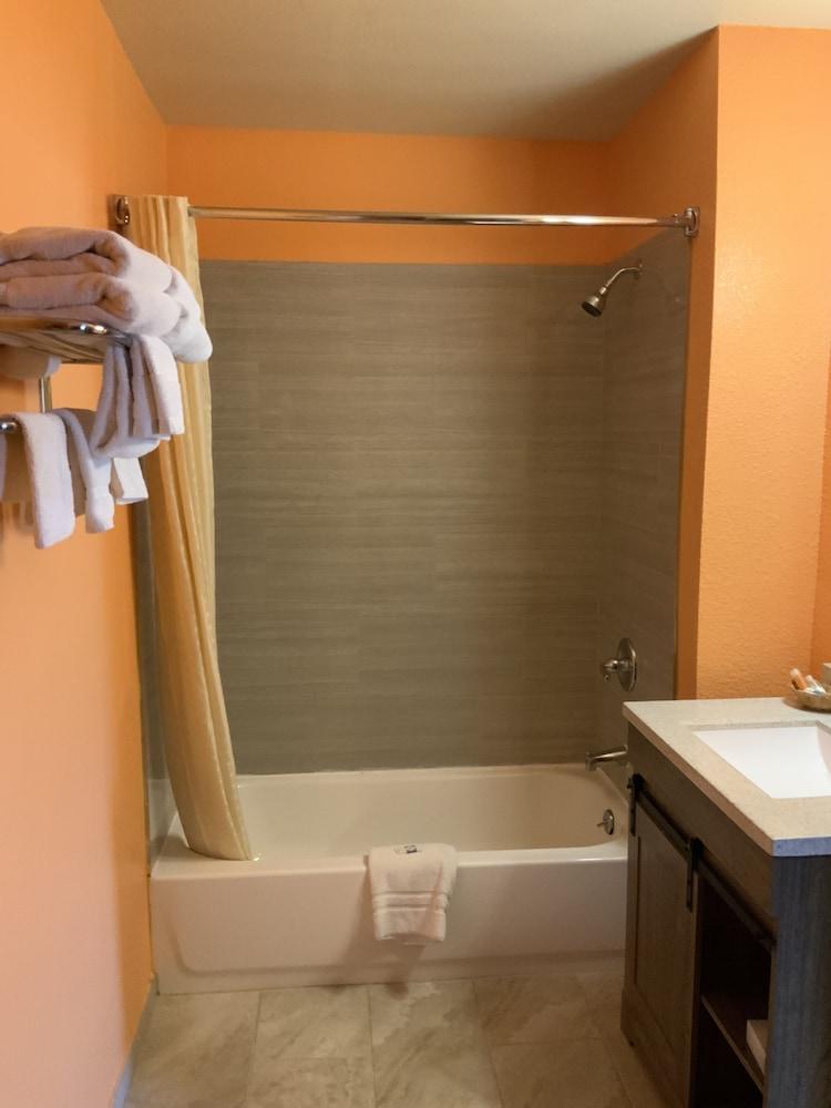 Frontier Motel photo 60