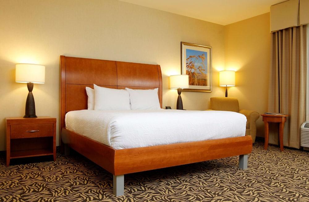 Hilton Garden Inn Cedar Falls photo 52