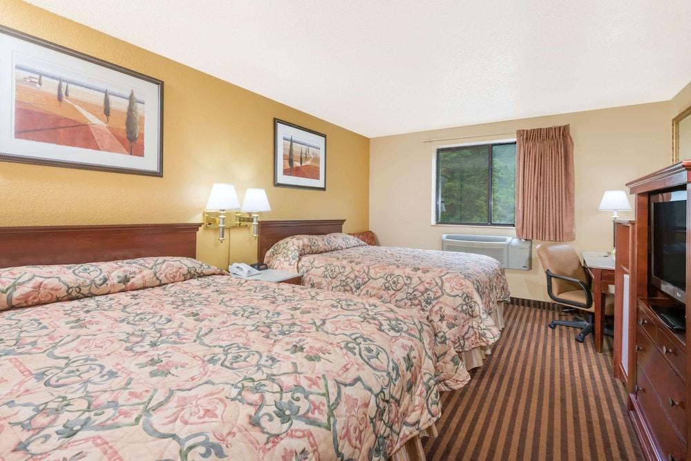 Super 8 by Wyndham La Vale/Cumberland Area photo 6