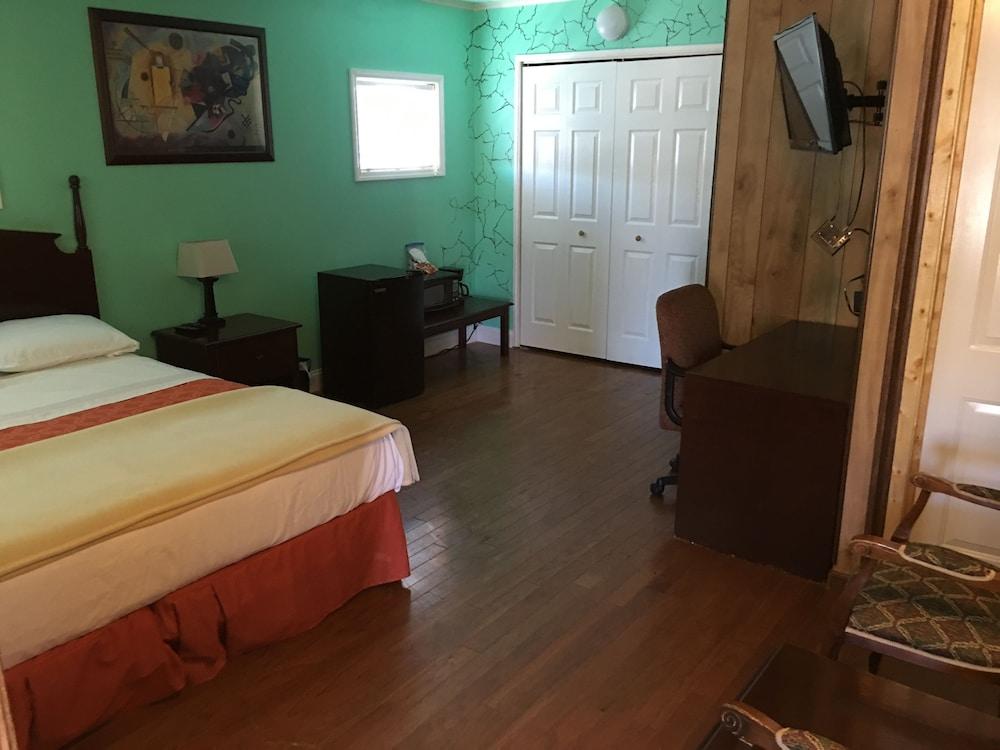 Dixie Plaza Hotel photo 16