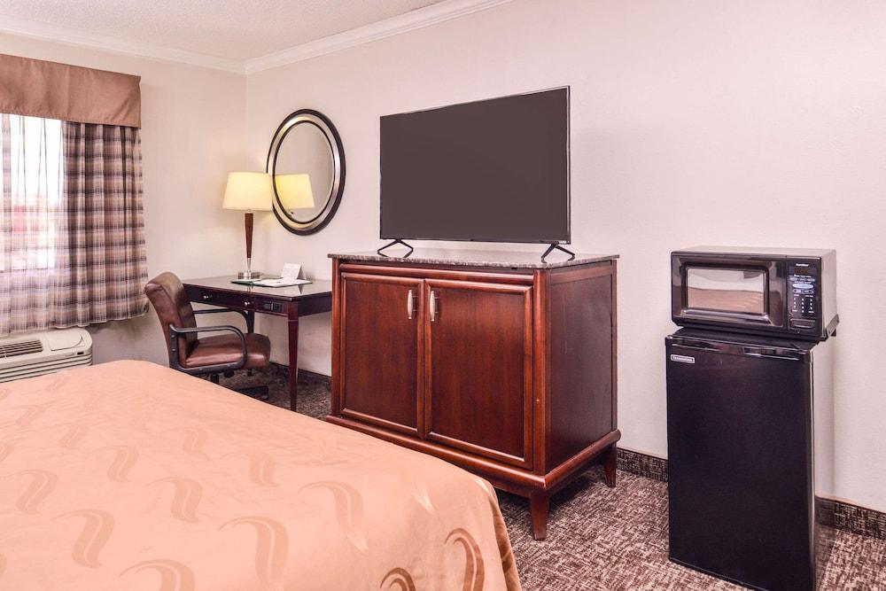 Quality Inn & Suites Beaumont photo 11