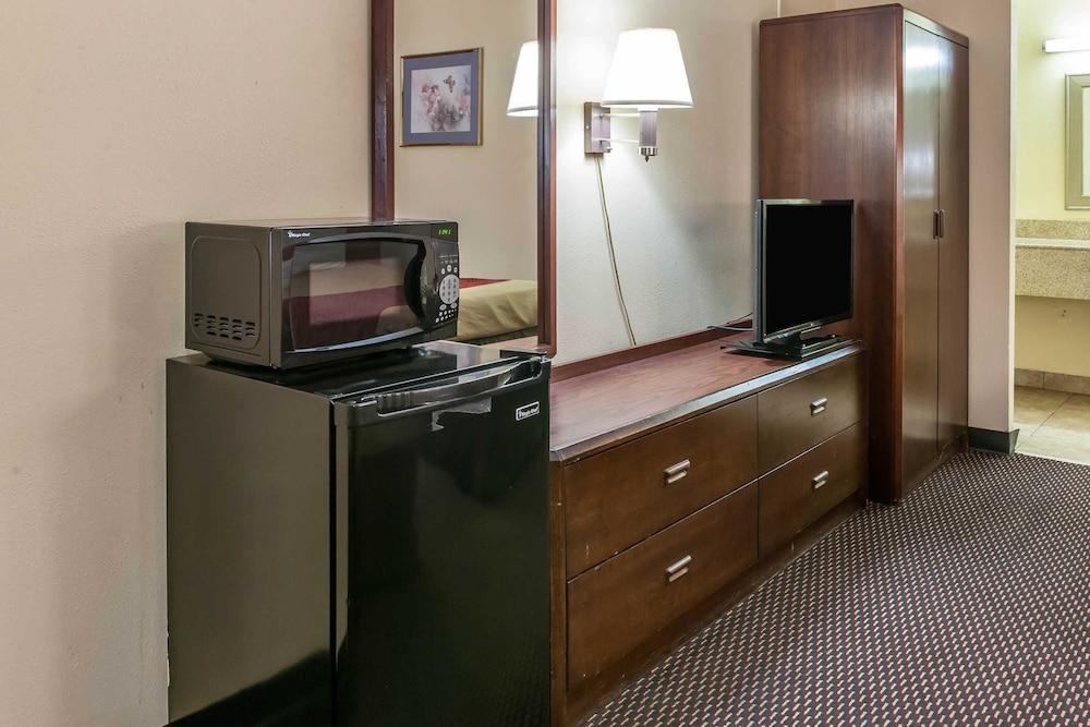 Econo Lodge Seymour photo 10