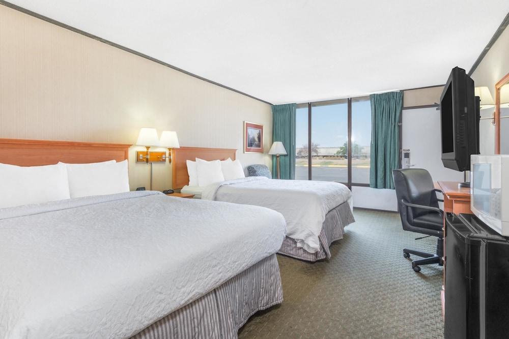 Howard Johnson by Wyndham Gillette photo 36