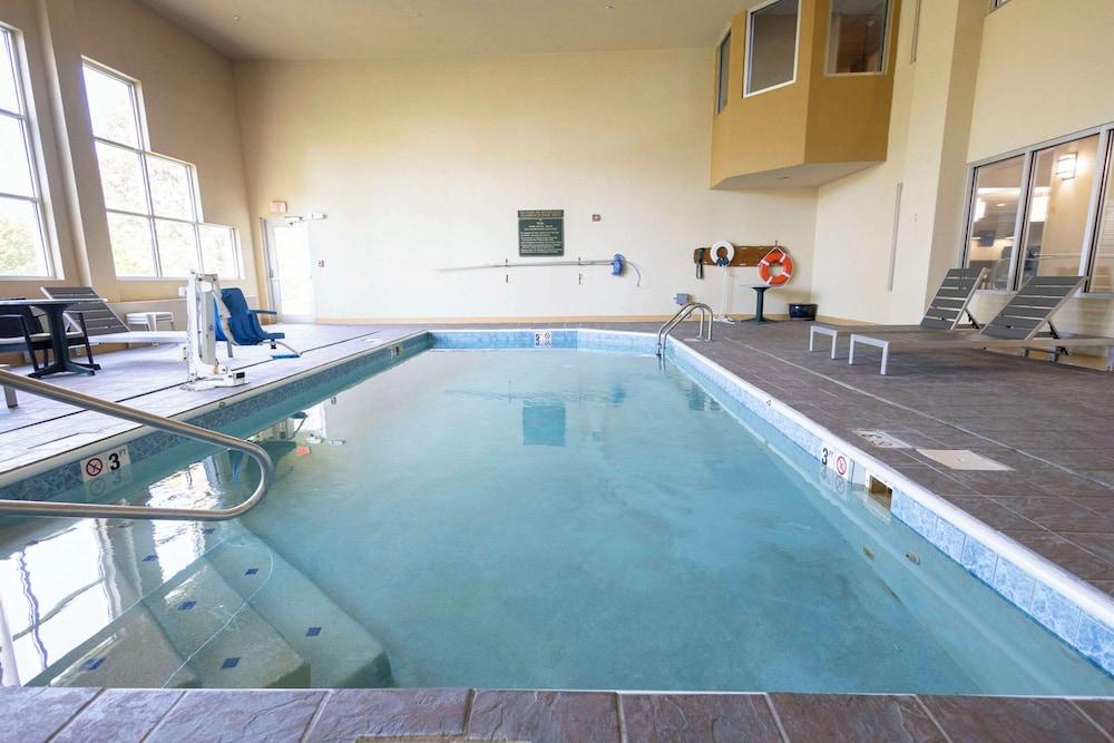 Comfort Suites Springfield I-70 photo 83