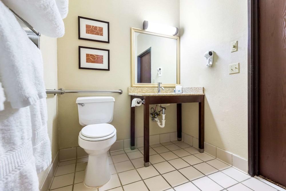 Comfort Suites Sioux Falls Mall District photo 32