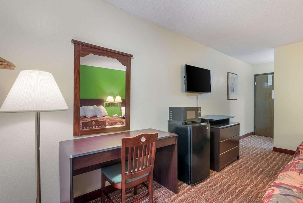 Rodeway Inn Benton photo 20