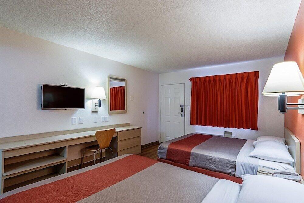 Motel 6 Modesto CA photo 12