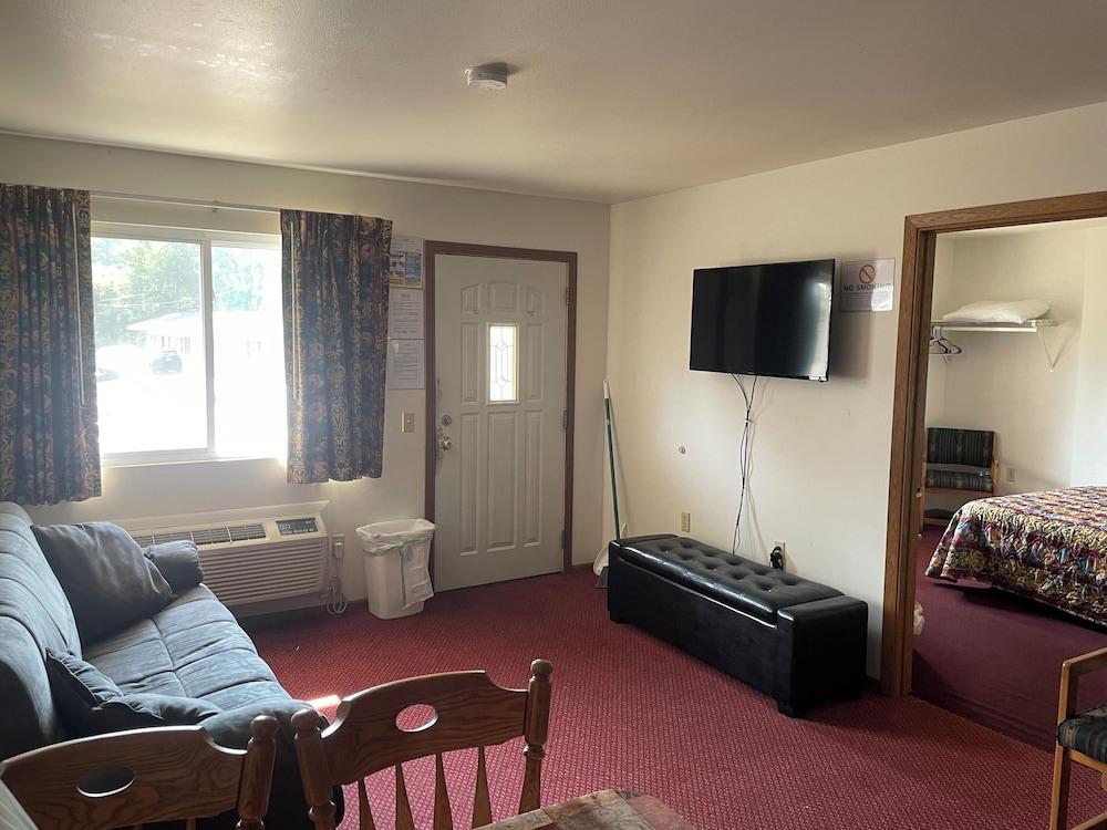 Lakeside Motel photo 10