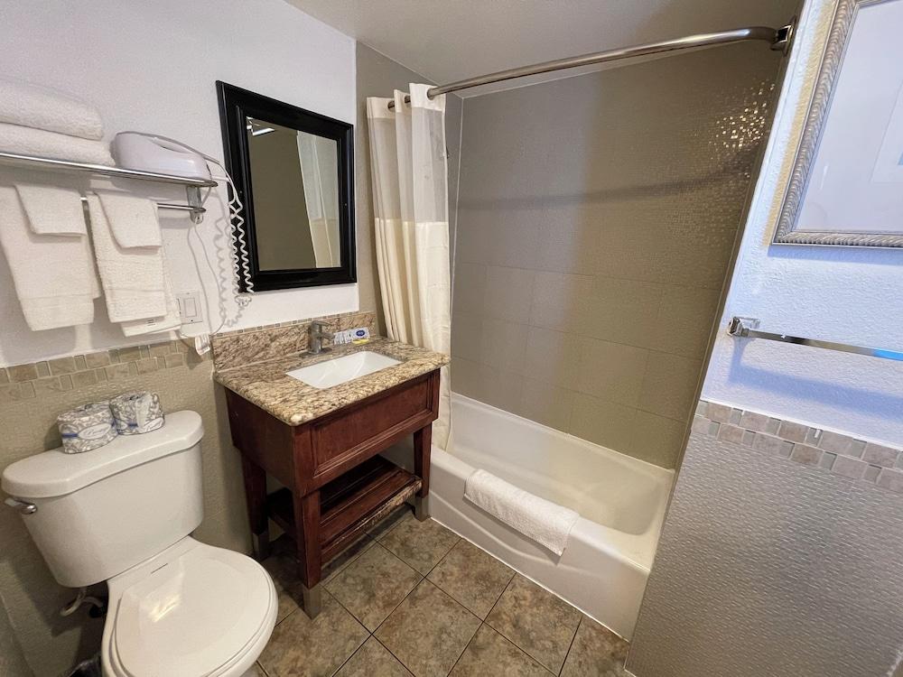 Bayshore Inn Motel photo 50