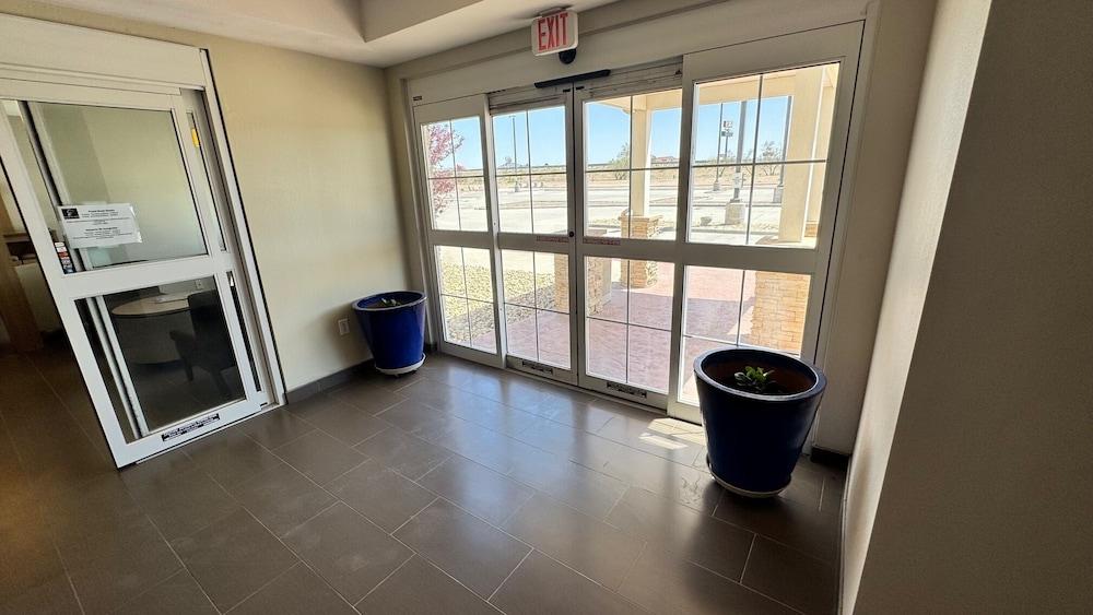 Permian Studio Apartments photo 2