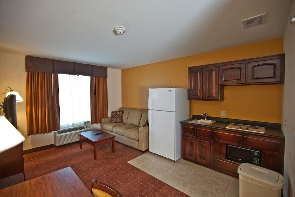Americas Best Value Inn St. Robert photo 16