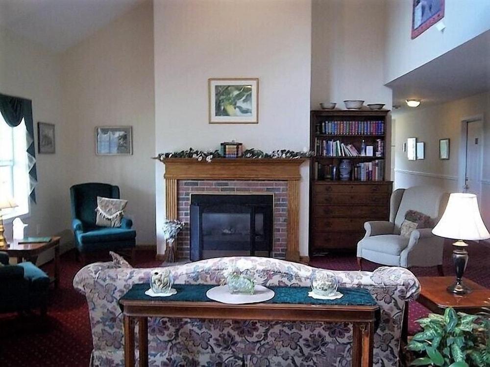 The Inn At Houghton Creek photo 4