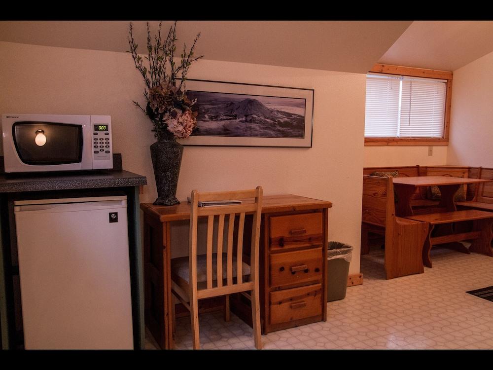 Whittaker's Motel & Historic Bunkhouse photo 52