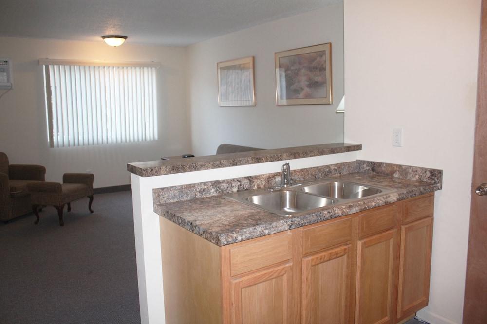 Main Street Lodge and Suites photo 20
