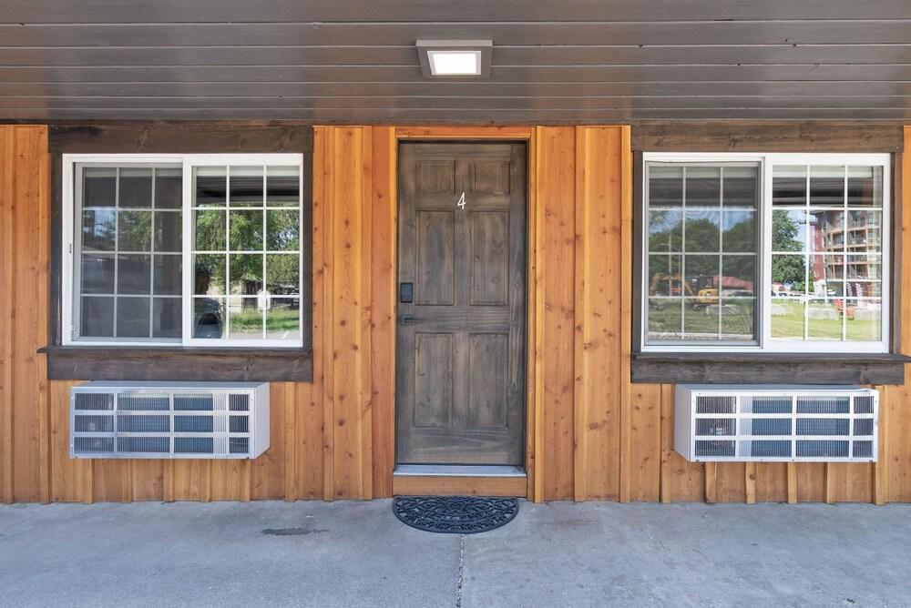 Lake Village Lodge photo 97