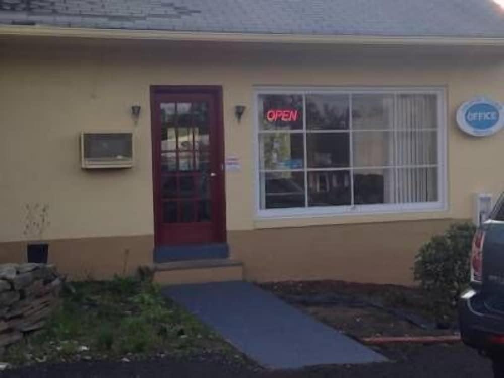 Colonial Village Motel photo 7
