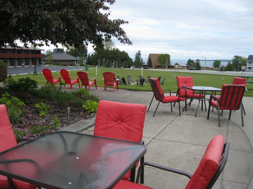 Cedar Hill Lodge photo 34