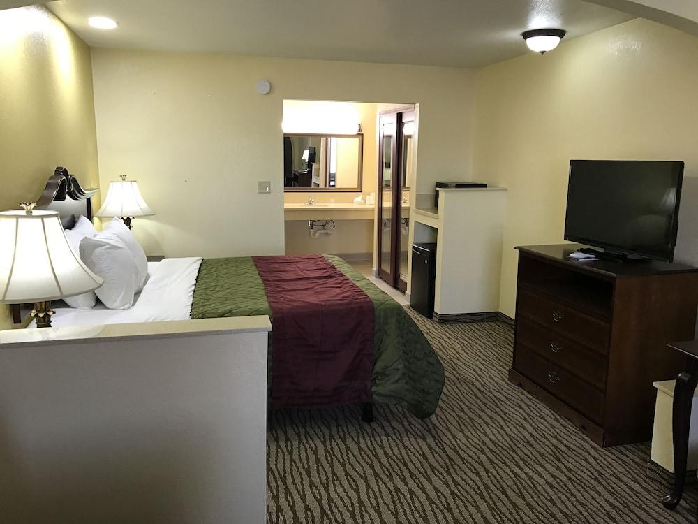 Super 8 by Wyndham Jackson MS Near the Fairgrounds photo 3