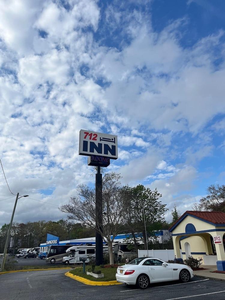 712 INN photo 8