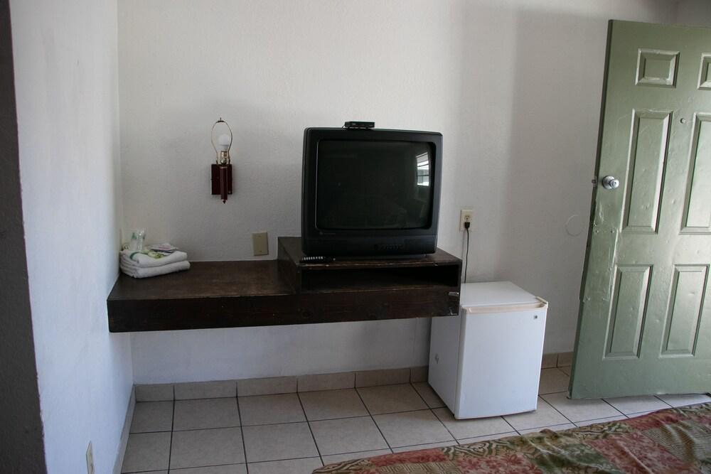 Best Budget Inn photo 2
