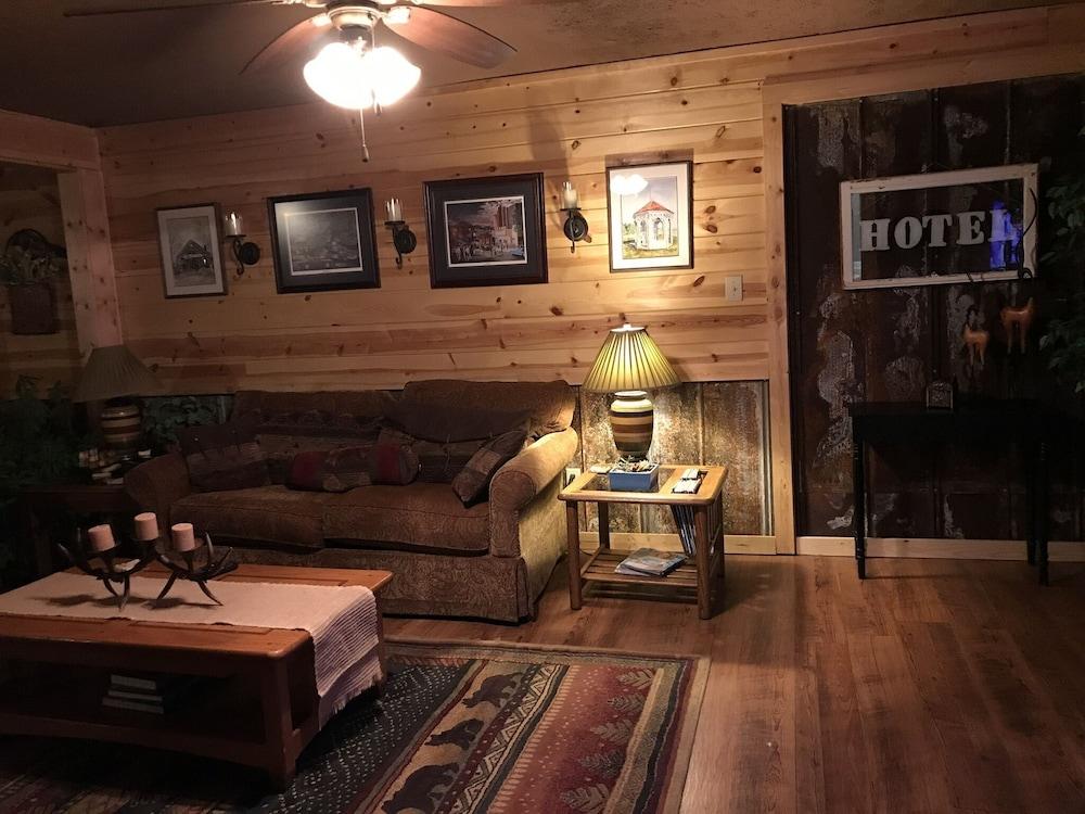 Nacoochee Valley Lodge photo 2