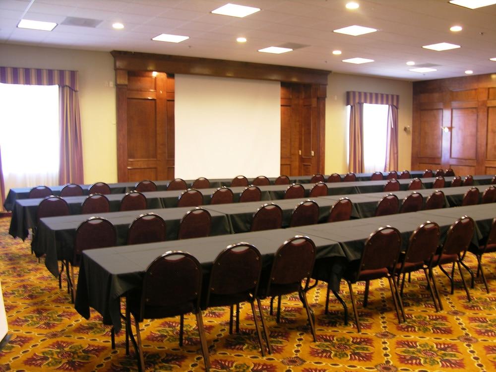 Ashmore Inn and Suites photo 27