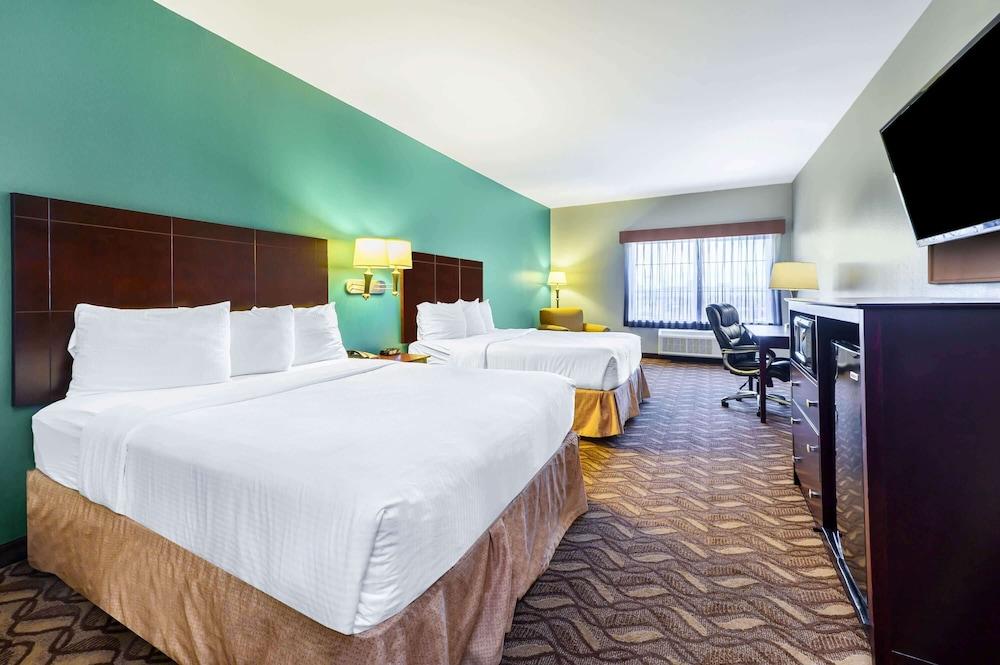 La Quinta Inn & Suites by Wyndham Longview North photo 5
