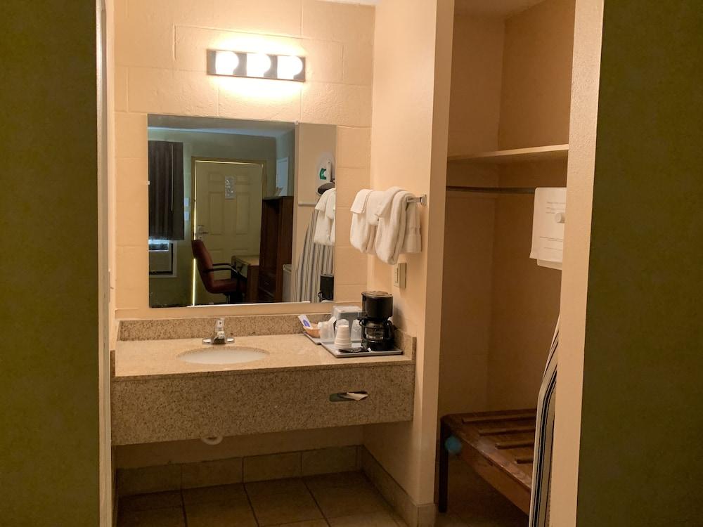 Executive Inn photo 19