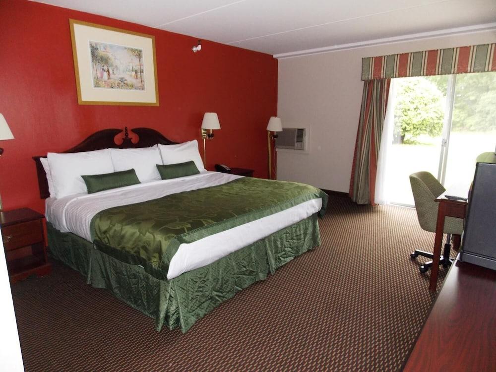 Center Street Value Inn photo 5