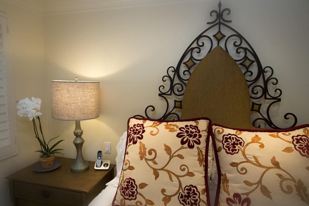 Sunset Cove Villas in Laguna Beach photo 91