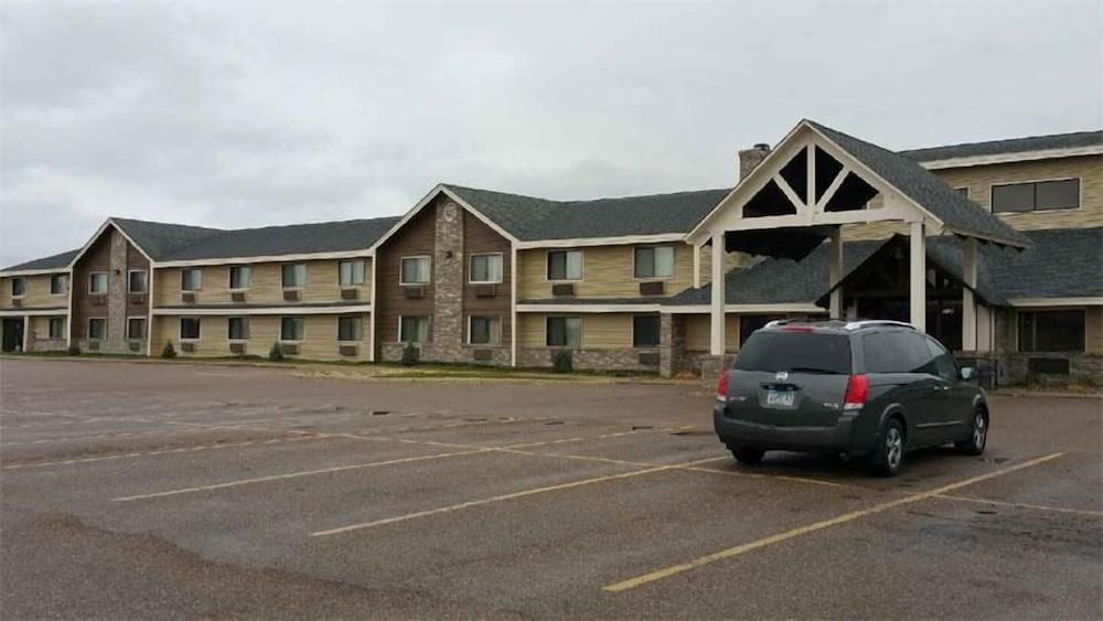 New Prague Inn & Suites photo 28