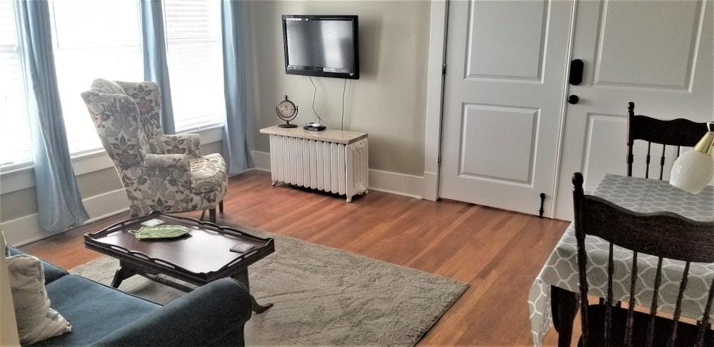 Belvedere Manor photo 29