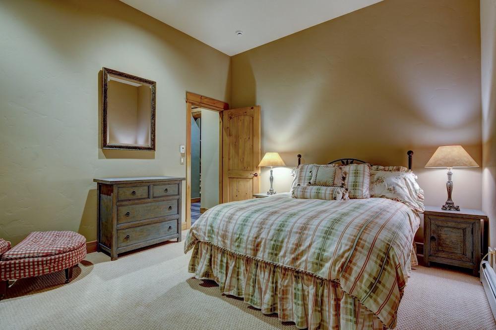 Snowberry by Elevation Accommodations photo 39