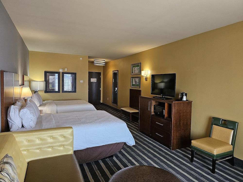 Holiday Inn Express & Suites Perry-National Fairground Area #34 by IHG photo 22