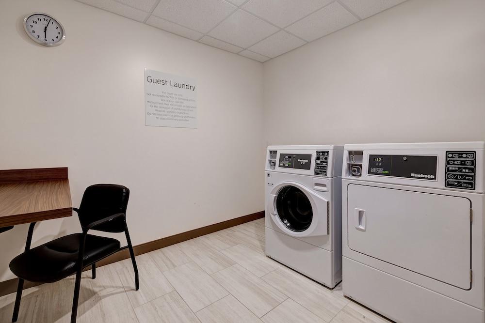 Holiday Inn Express & Suites Detroit Dearborn by IHG photo 52