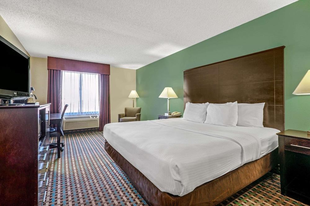 La Quinta Inn by Wyndham Columbia SE / Fort Jackson photo 15