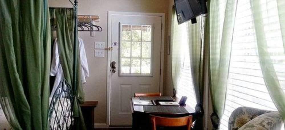 Old Irish Inn photo 37