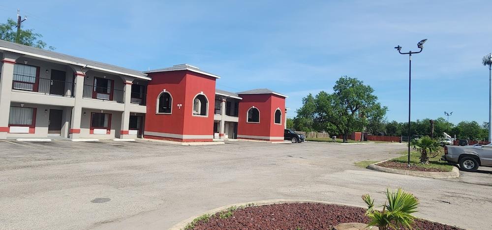 Econo Inn Lackland AFB Seaworld photo 1