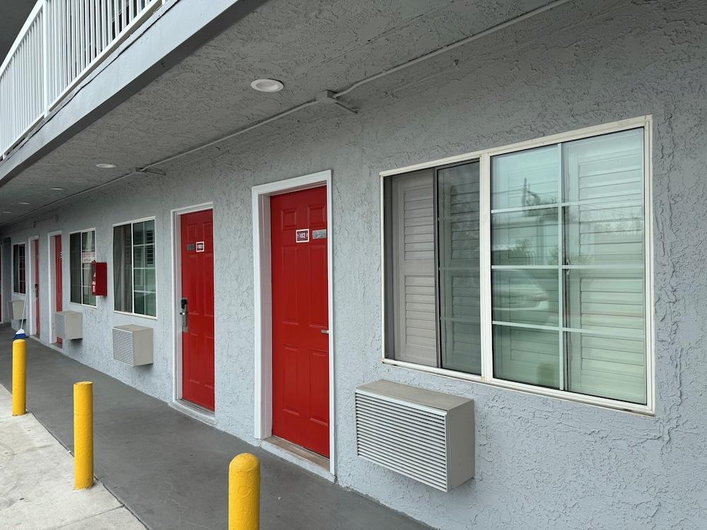 Lincoln Motel photo 49