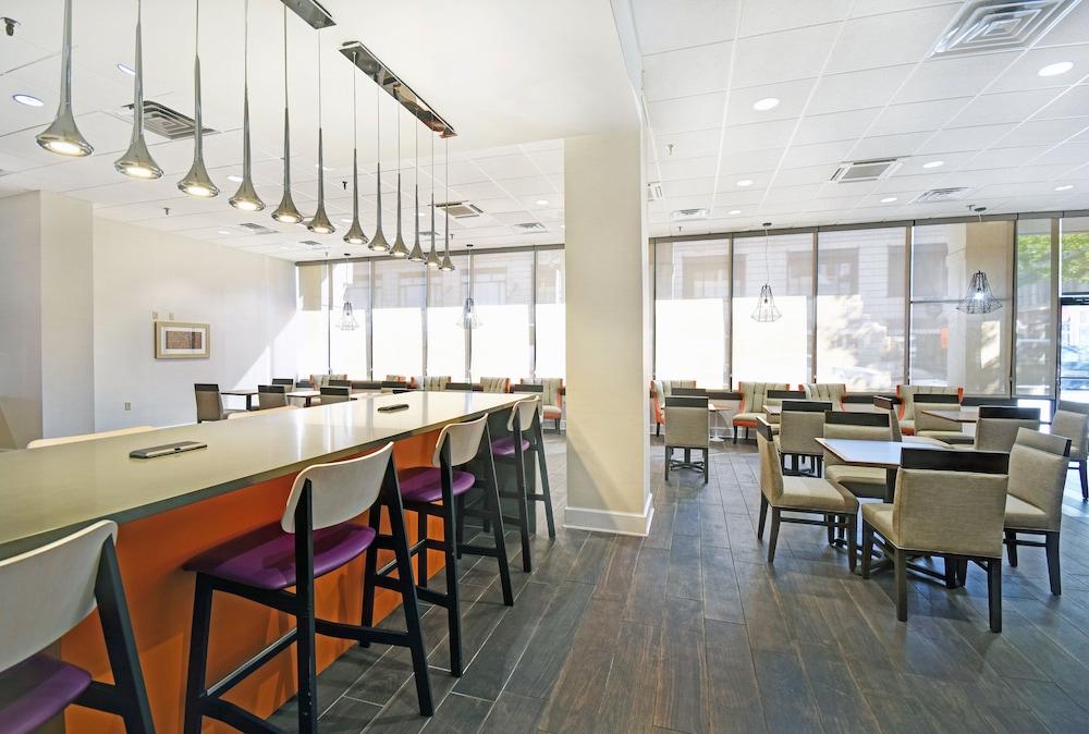 Holiday Inn Downtown Memphis by IHG photo 28