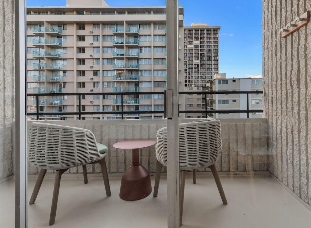 Wayfinder Waikiki photo 23